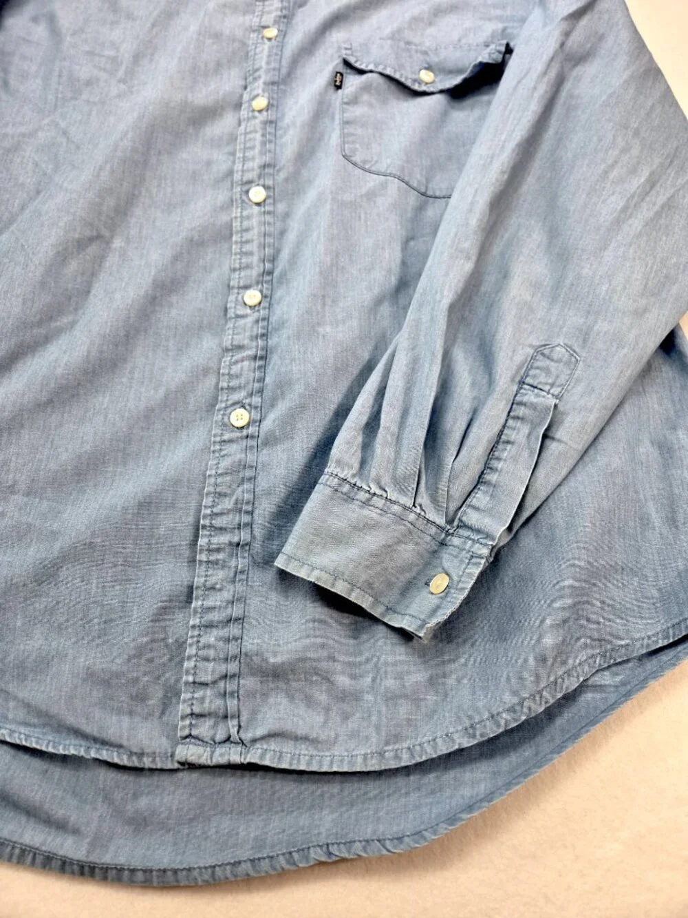 Levi’s Light Blue Chambray Button Down Shirt Long Sleeve Men’s Size Large